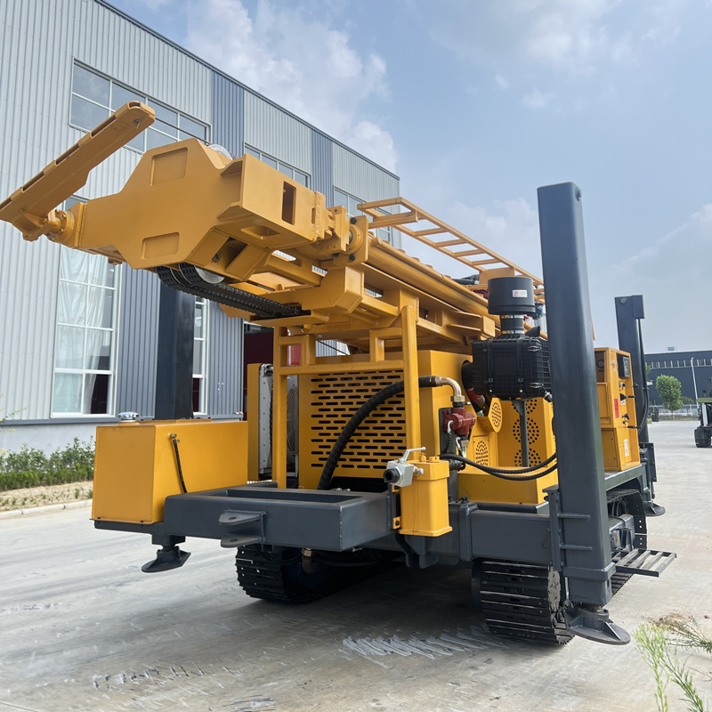 Châssis sur chenilles et structure des stabilisateurs de la WR750S